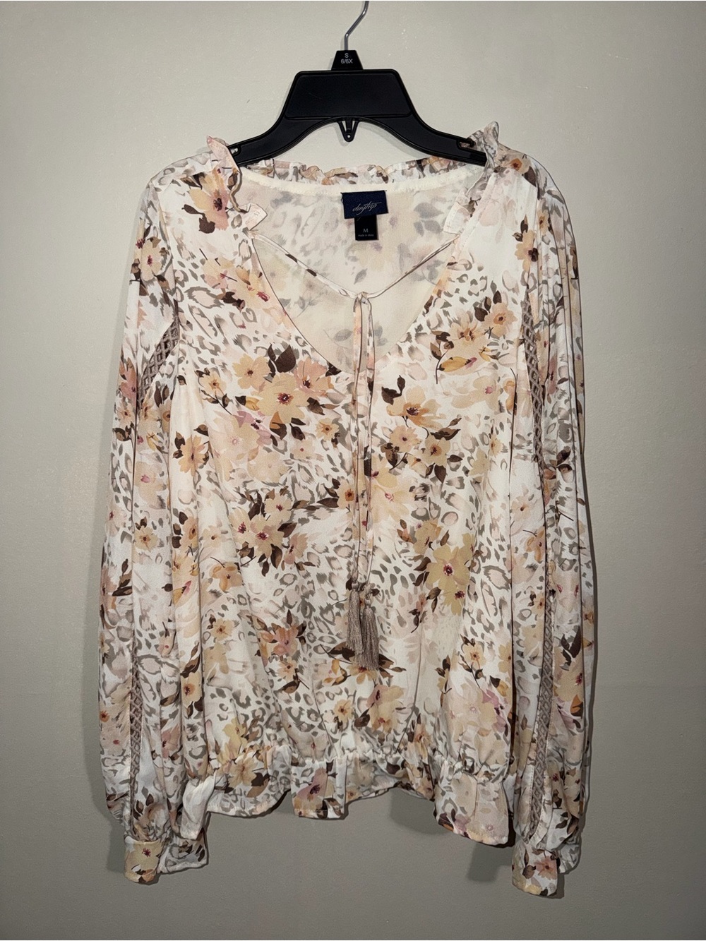 Daytrip Women’s Medium Cream Floral Long Sleeve Tassel Tie Blouse